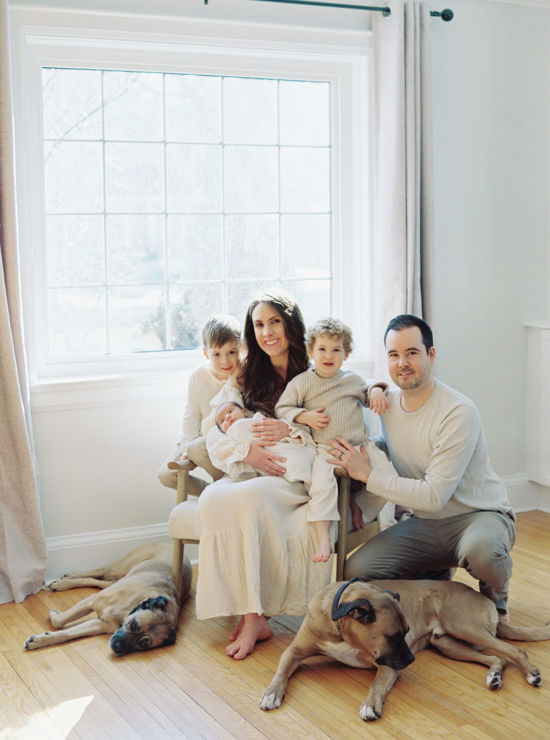 Photographer, Maranda Elysse with her family and two dogs.