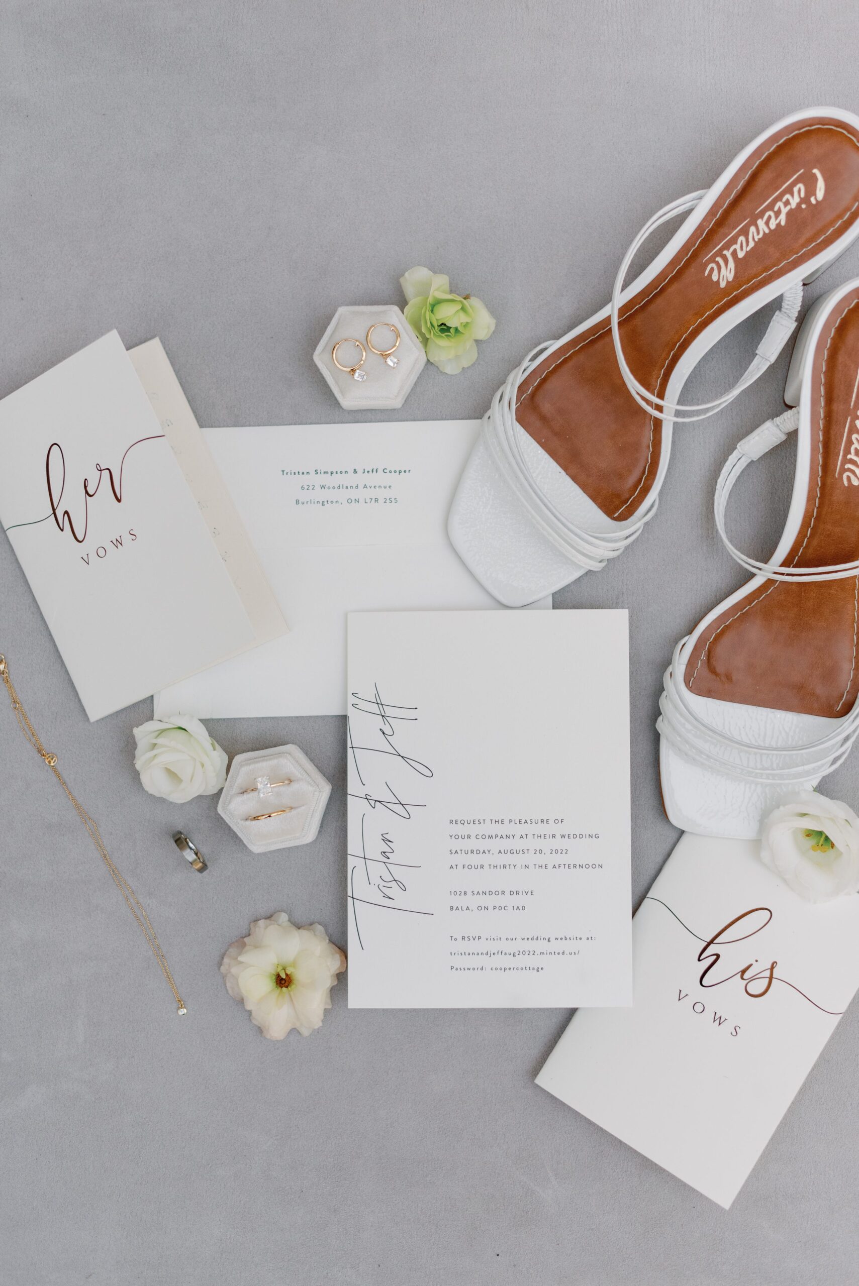 Detail of wedding invitations and vows. Wedding inspiration.